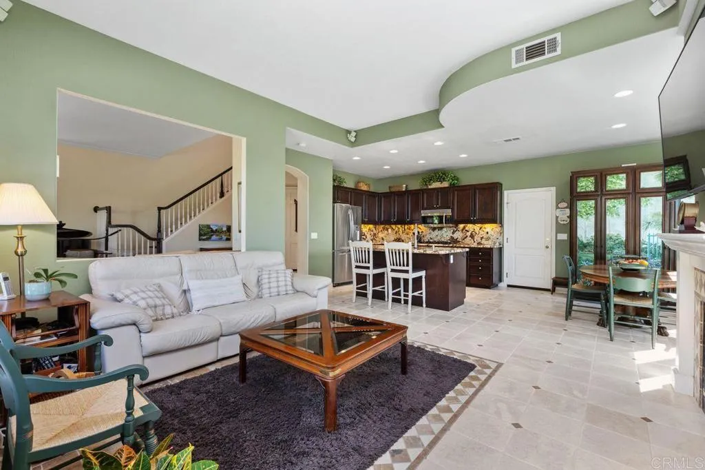 https://cdn.realtyfeed.com/cdn/127/307069116/38b7d9009220ea15c1797f0713d1cef8.webp