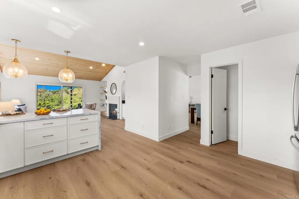 https://cdn.realtyfeed.com/cdn/127/307069122/7885cce5936e5b6d8ff14af4935b0031.webp