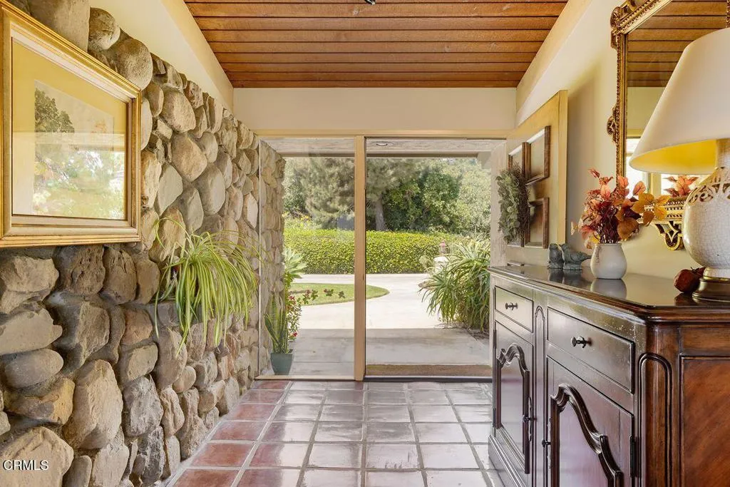 11111 Foothill Road, Santa Paula, CA - Photo 5 of 35, Santa Paula, CA