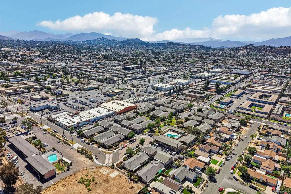 https://cdn.realtyfeed.com/cdn/127/307069179/490fd9135e1301723b9d26a3dd8fe46a.webp