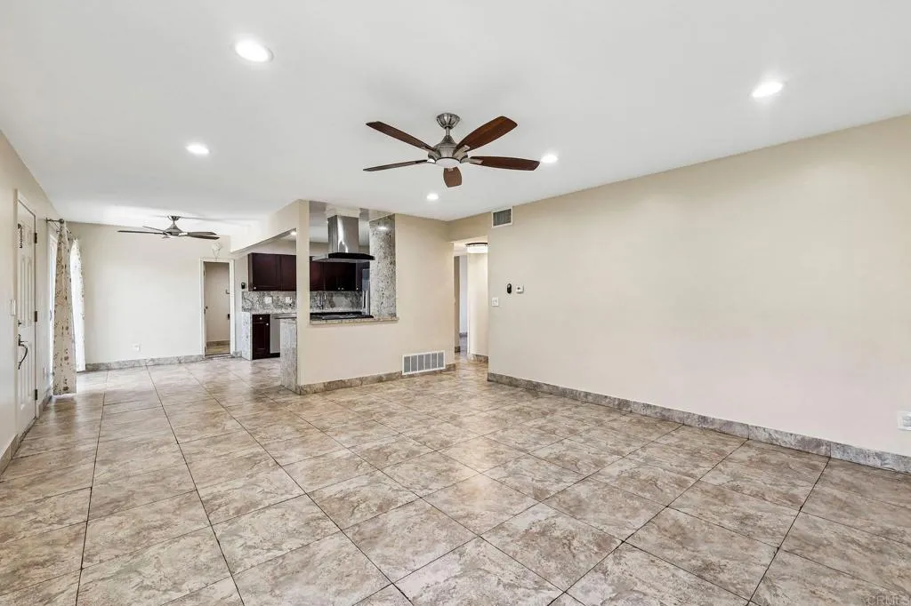 https://cdn.realtyfeed.com/cdn/127/307069179/82ee12955eec83cde90548ec0f0bf56f.webp