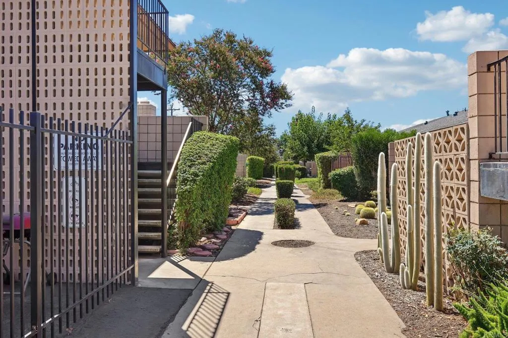 https://cdn.realtyfeed.com/cdn/127/307069179/9e146b1ab03cb993706787ec7cb6b6eb.webp