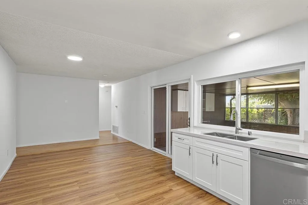 https://cdn.realtyfeed.com/cdn/127/307069339/859c31d252e6a7820a9f0a153ae474b7.webp