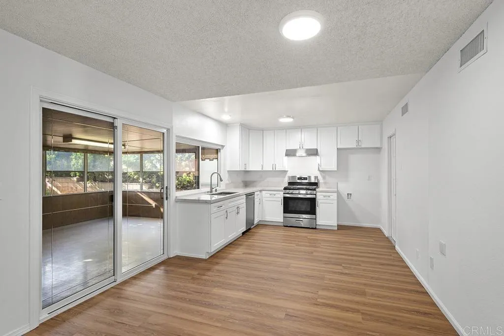 https://cdn.realtyfeed.com/cdn/127/307069339/b7ce3532a8a57b89308bd6ea0839075d.webp