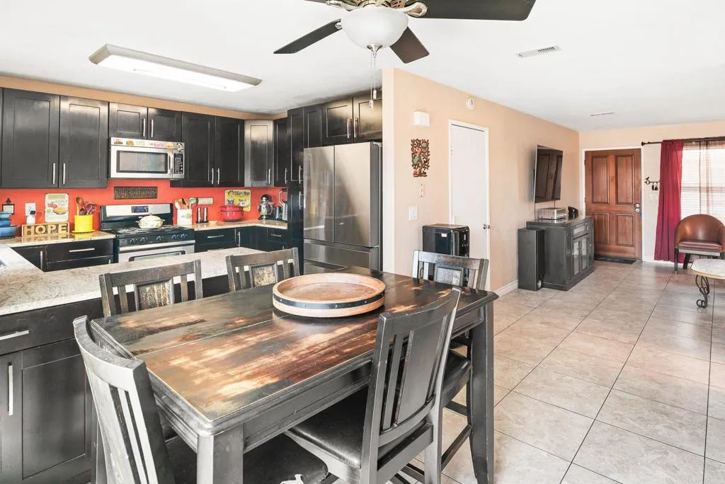 https://cdn.realtyfeed.com/cdn/127/307069394/58e1ed5cb1a4a4538fea49157ba61242.webp