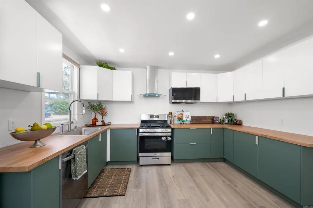 https://cdn.realtyfeed.com/cdn/127/307069462/511b5f0c5d8050fcab04d132023ec1c1.webp