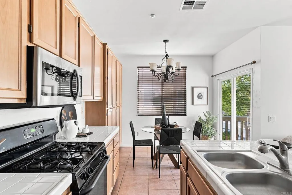 https://cdn.realtyfeed.com/cdn/127/307069499/ceb25ce515bd70f30f2c46d7304b0126.webp