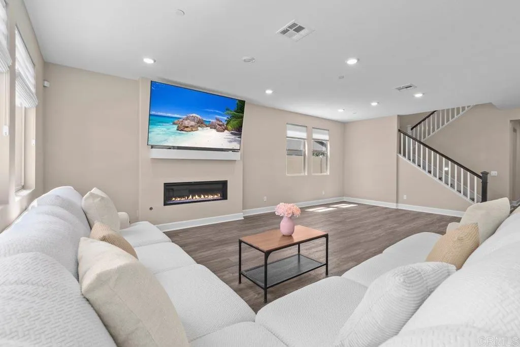 https://cdn.realtyfeed.com/cdn/127/307069668/1be09752958908404d57ffe46a554a1e.webp