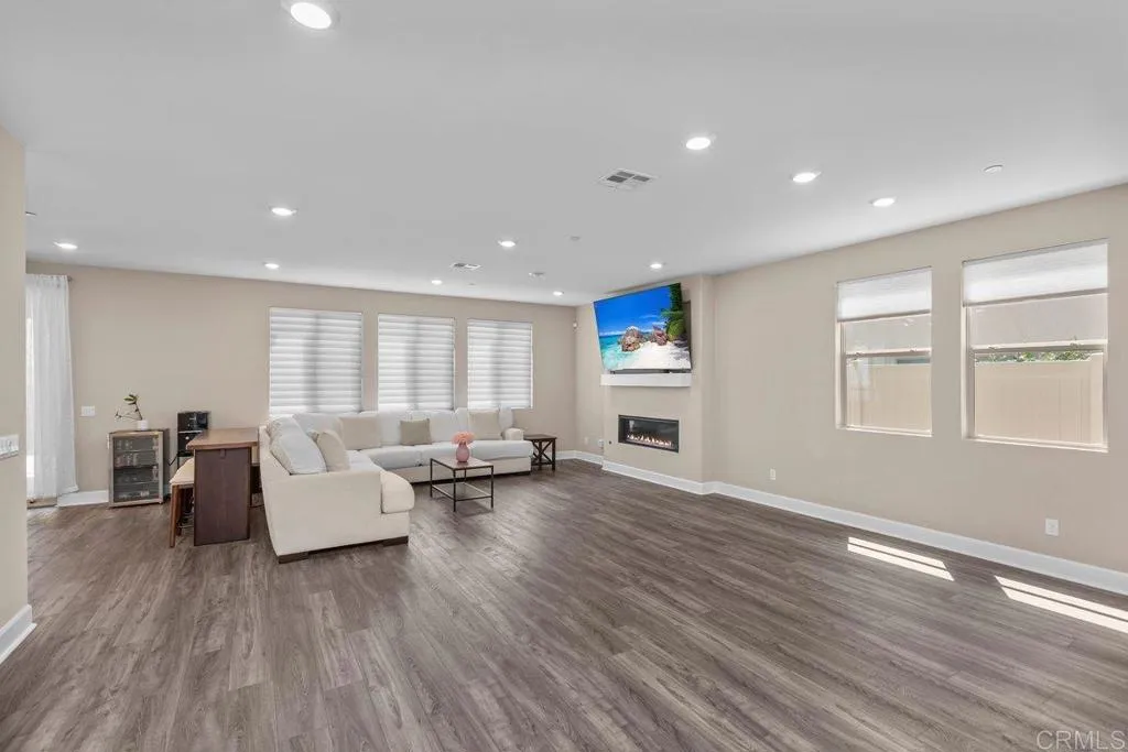 https://cdn.realtyfeed.com/cdn/127/307069668/9eaae277ca3275eb443263d44418fef4.webp