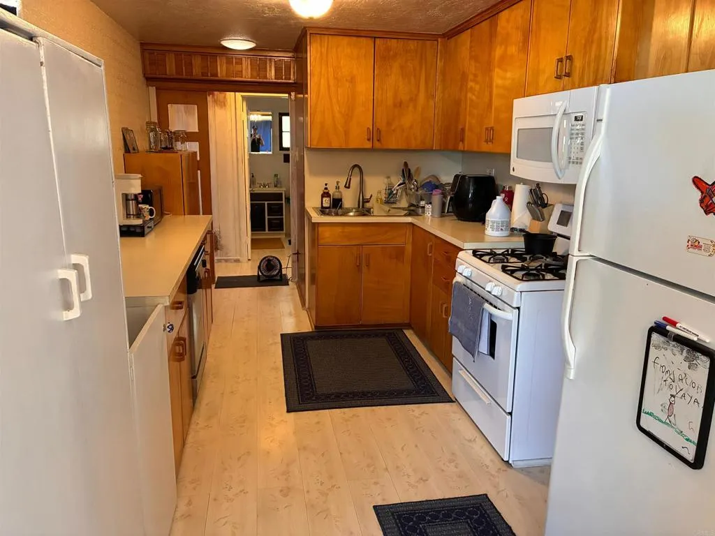 https://cdn.realtyfeed.com/cdn/127/307069864/c643a8eae343599c3e46d400e26c1b95.webp