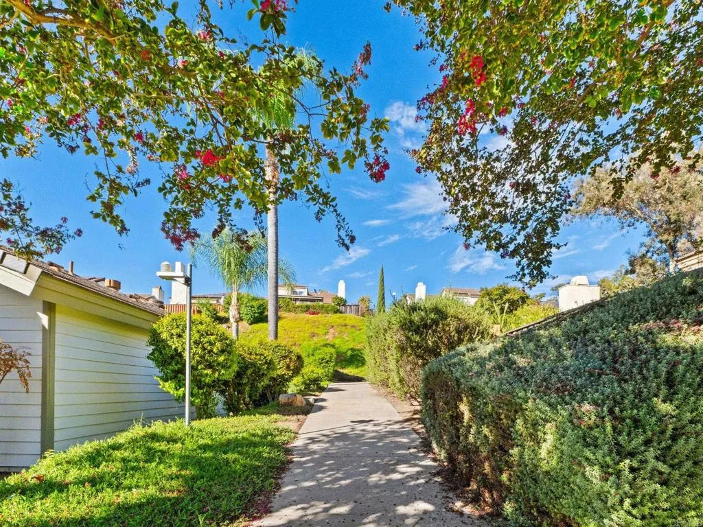 https://cdn.realtyfeed.com/cdn/127/307069865/38f3fc691d3517762b329242d7764c0c.webp