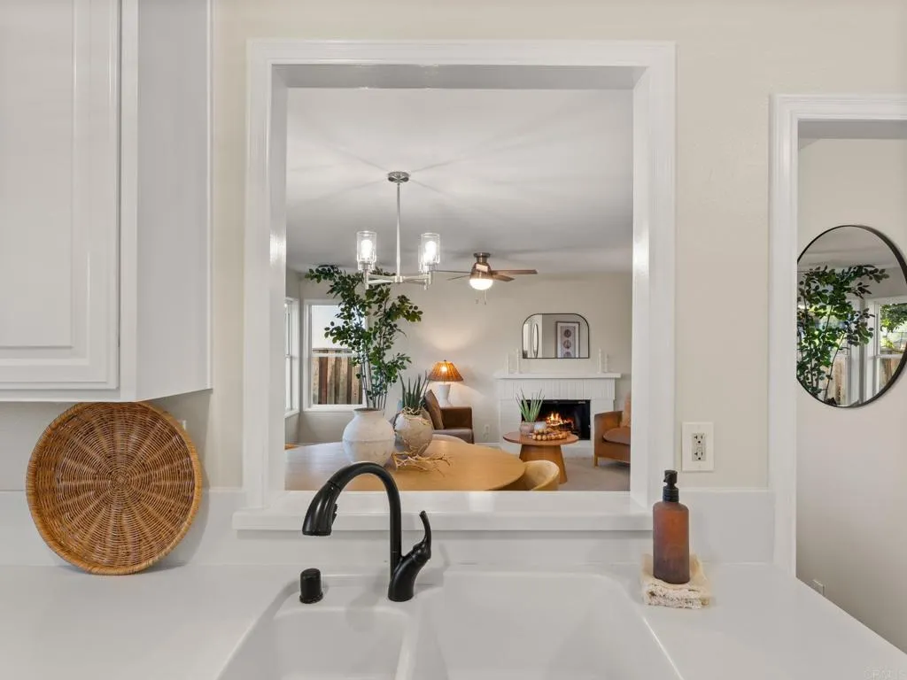 https://cdn.realtyfeed.com/cdn/127/307069865/52184f36f8afa8c6e18b2190e570b463.webp