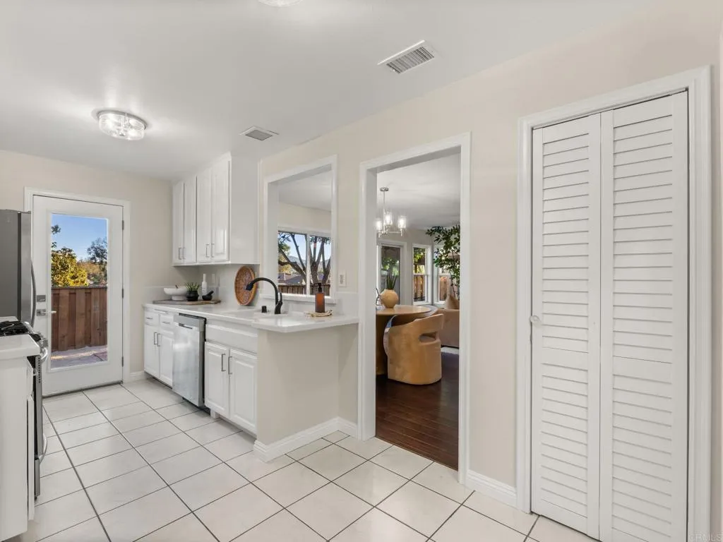 https://cdn.realtyfeed.com/cdn/127/307069865/681ce18a3c7e5ac9312f0492db1f251a.webp