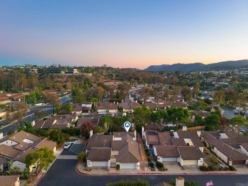 https://cdn.realtyfeed.com/cdn/127/307069865/aa8cf7ab1540ae34149742500016ae56.webp