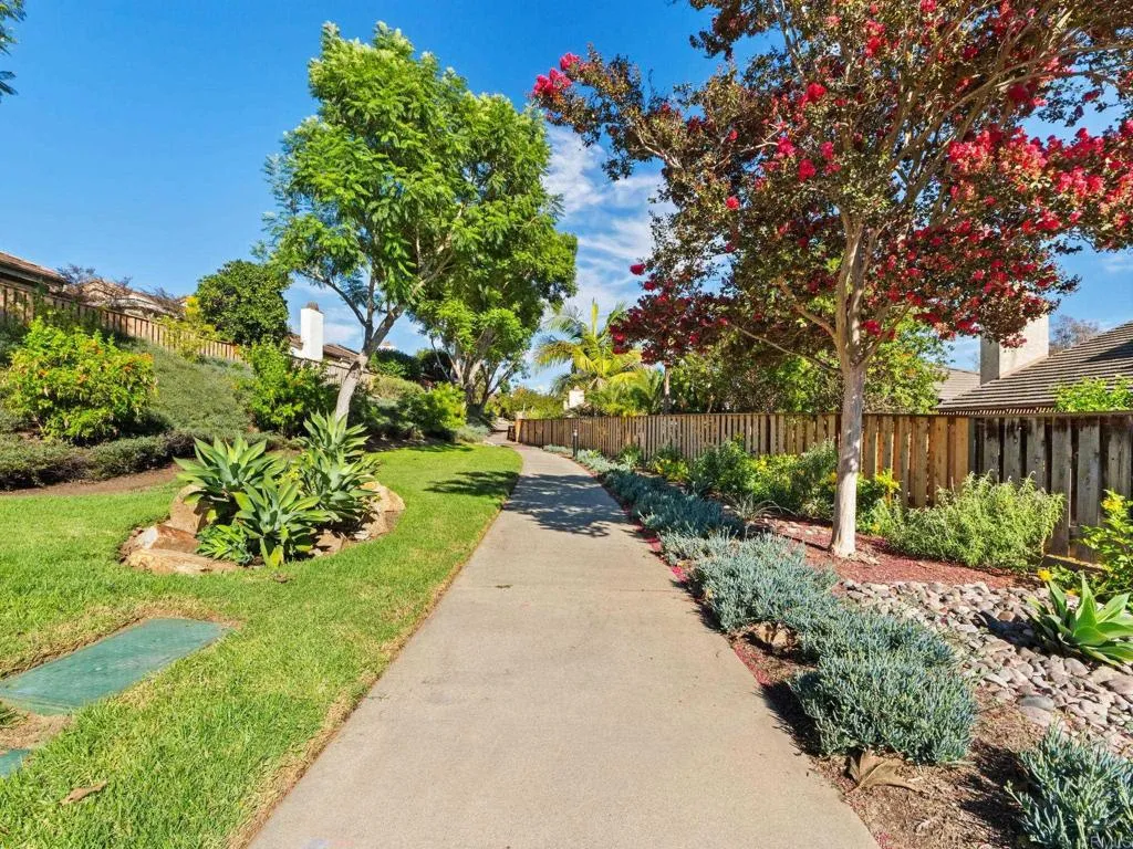 https://cdn.realtyfeed.com/cdn/127/307069865/b2d82acff92c09bf0688bc689e427f6c.webp