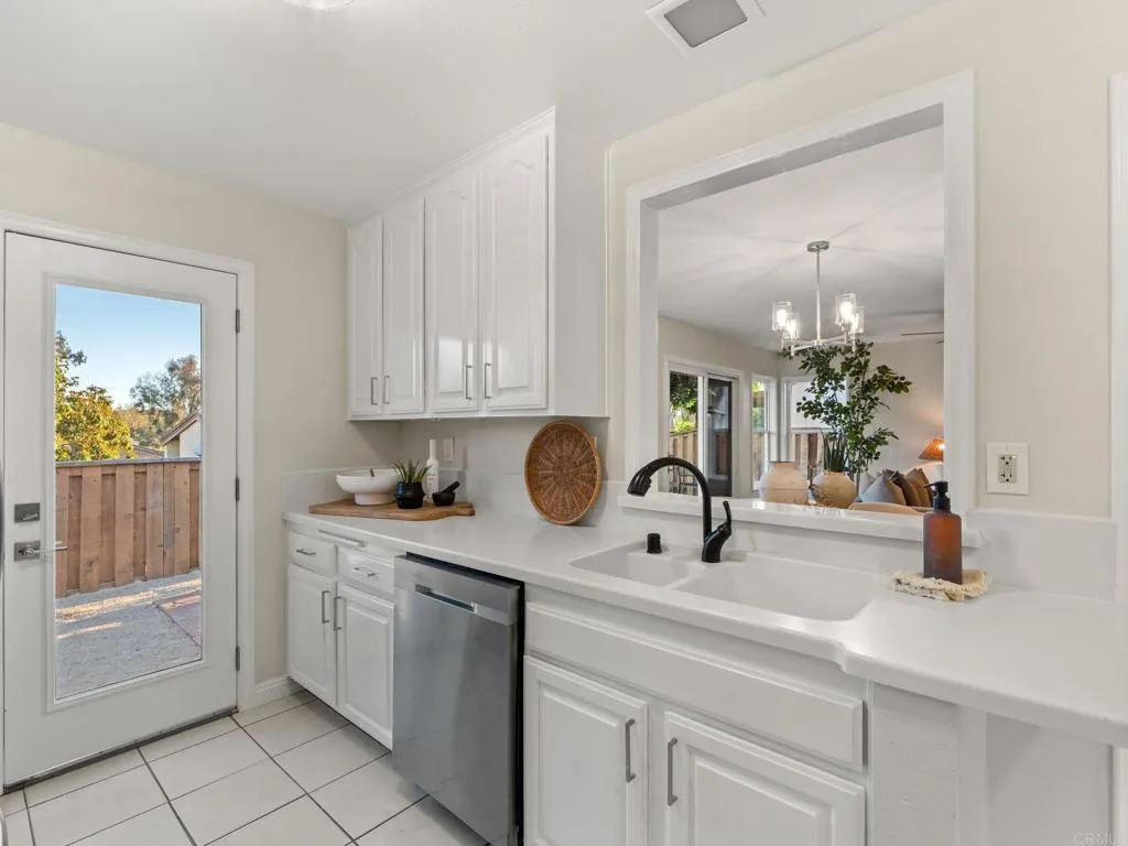 https://cdn.realtyfeed.com/cdn/127/307069865/b3675f6a726c4e4427dc0edcfec204aa.webp