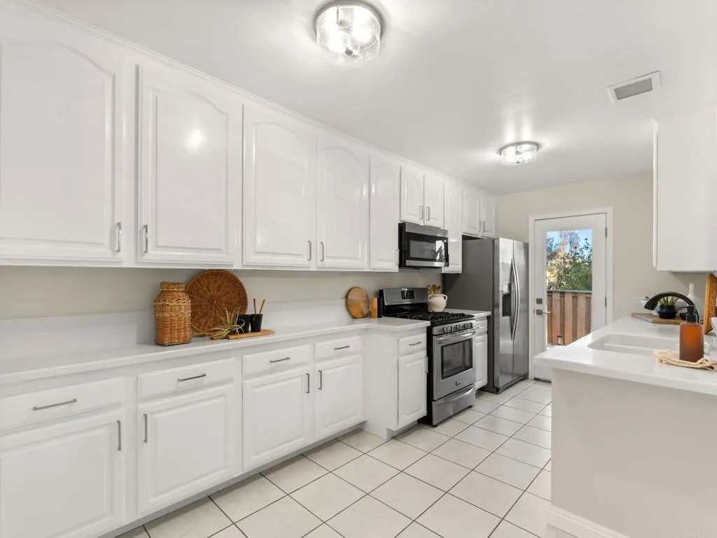 https://cdn.realtyfeed.com/cdn/127/307069865/b6b145835c8b48ef70877f9078ebb4d4.webp