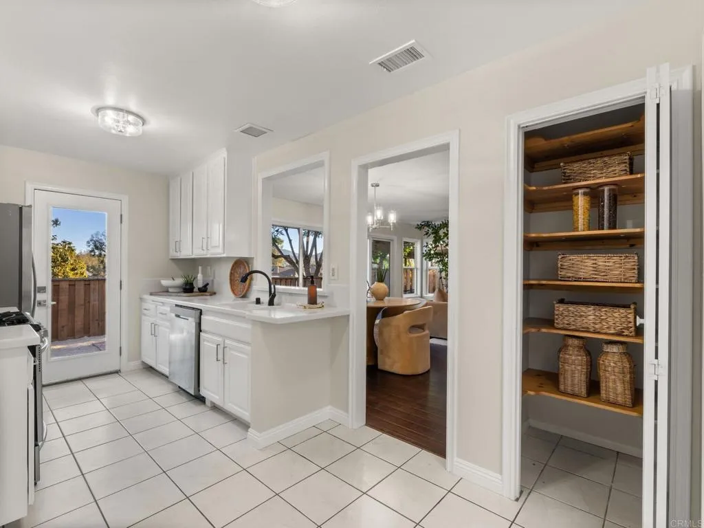 https://cdn.realtyfeed.com/cdn/127/307069865/c938815563c4dcb7982baa833a4605b4.webp