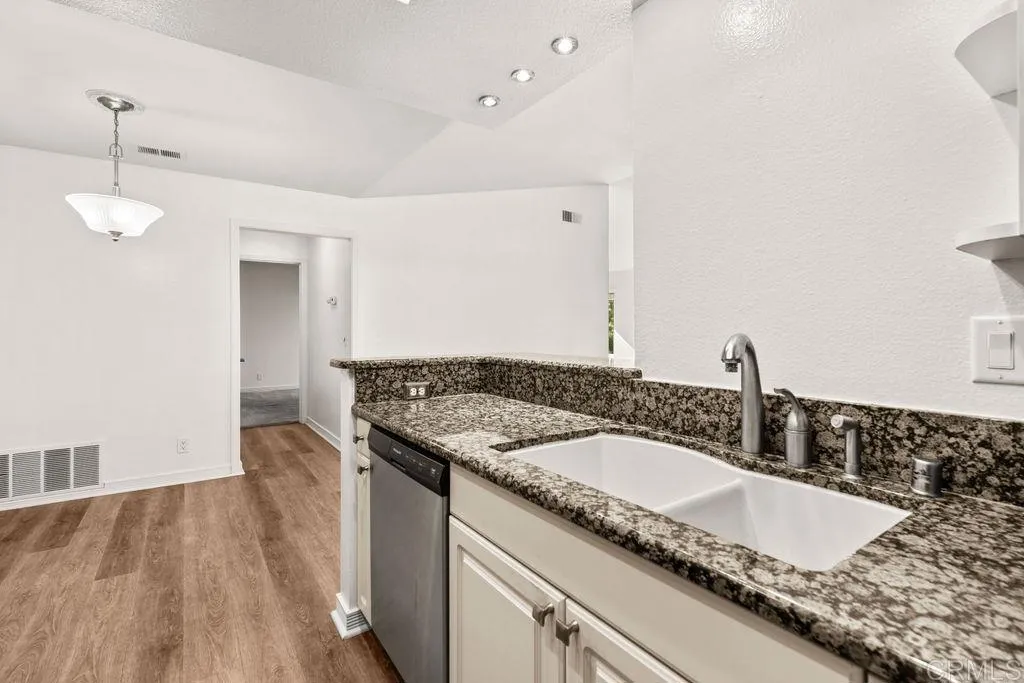 https://cdn.realtyfeed.com/cdn/127/307069966/42e38f5f15c91aaa89a9e30ce44408ea.webp