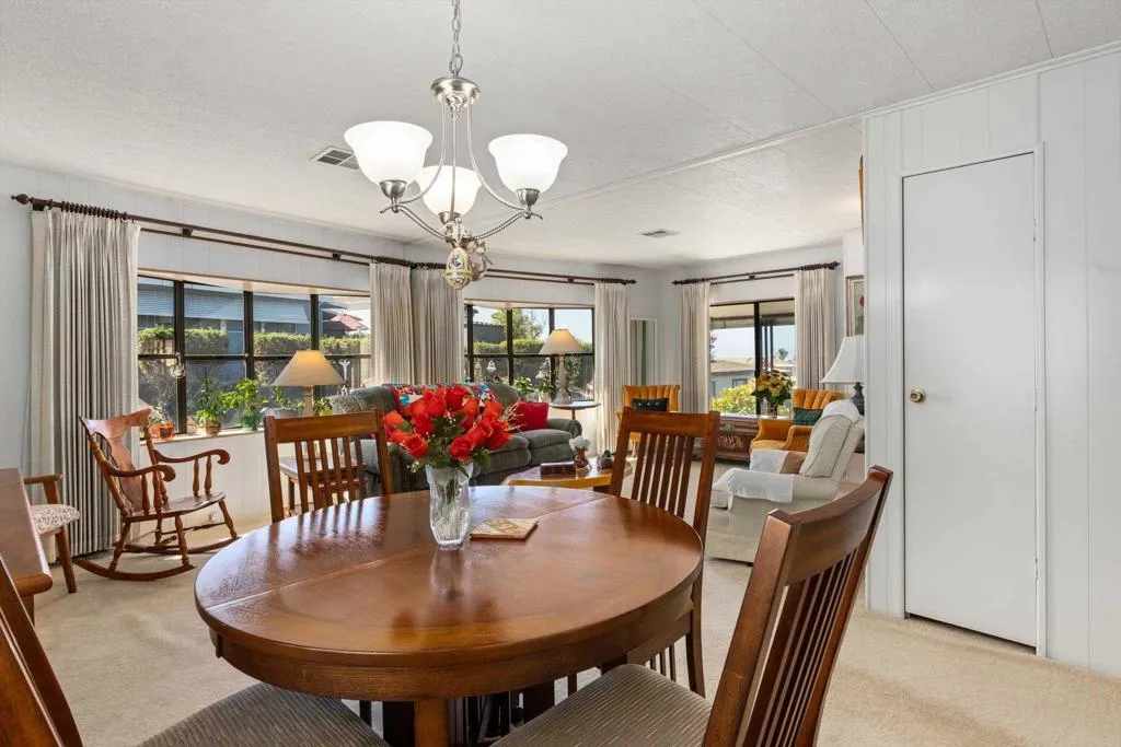 https://cdn.realtyfeed.com/cdn/127/307070075/1ce86a5acb9d002a495fca51de6434b6.webp