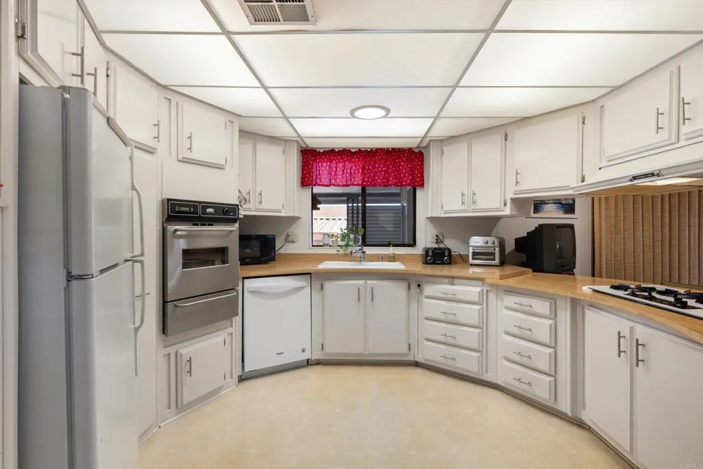 https://cdn.realtyfeed.com/cdn/127/307070075/4d61921107d0d44f6b7146487c664e88.webp