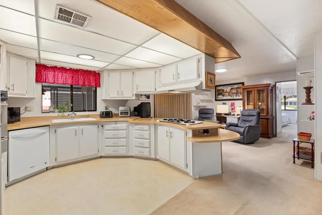 https://cdn.realtyfeed.com/cdn/127/307070075/67892edf5d108b540548725b9ecfad27.webp