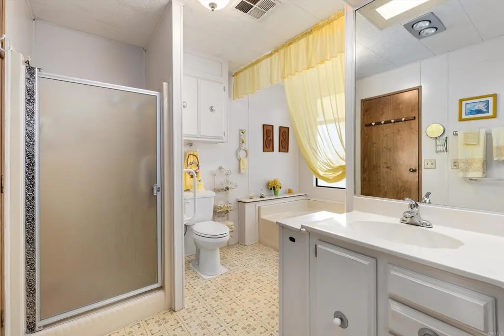https://cdn.realtyfeed.com/cdn/127/307070075/ee7af089e962f022348c66b5a0602553.webp