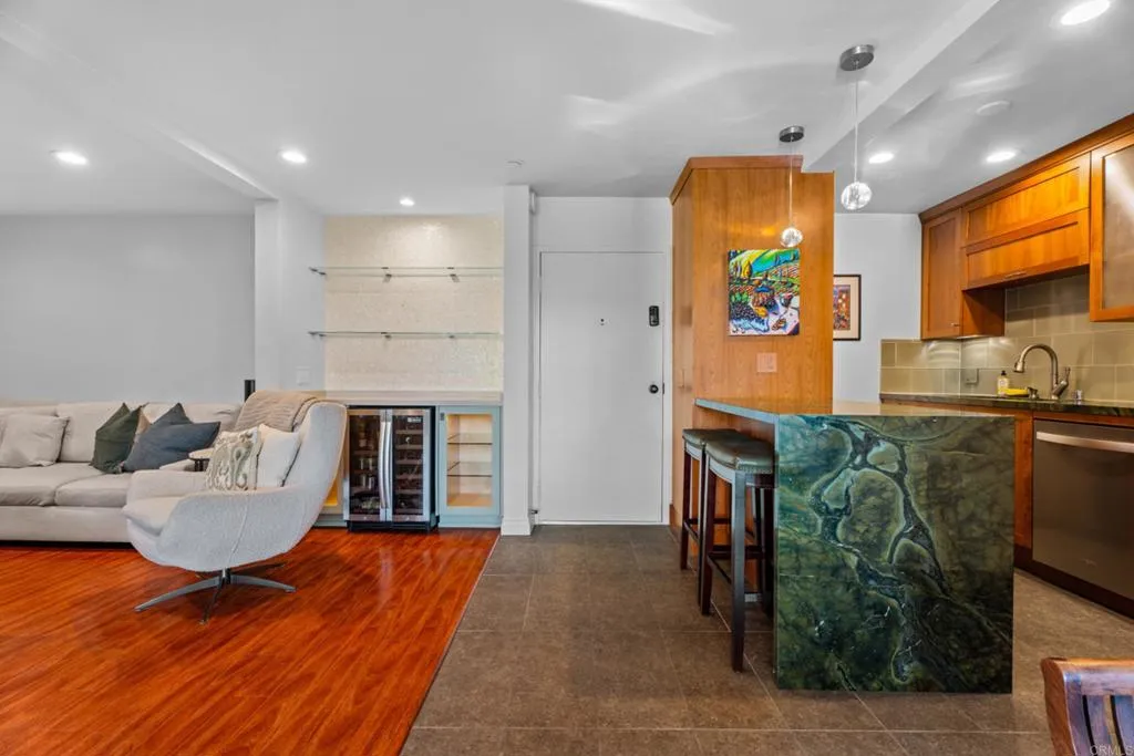 https://cdn.realtyfeed.com/cdn/127/307070078/3d9235aeb65b900290f4bb3589db1b9a.webp
