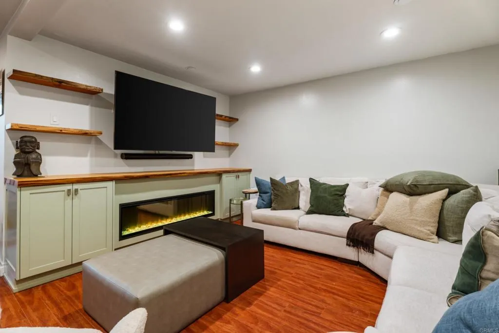 https://cdn.realtyfeed.com/cdn/127/307070078/89aae16afd7510e209560f1923e7d7eb.webp
