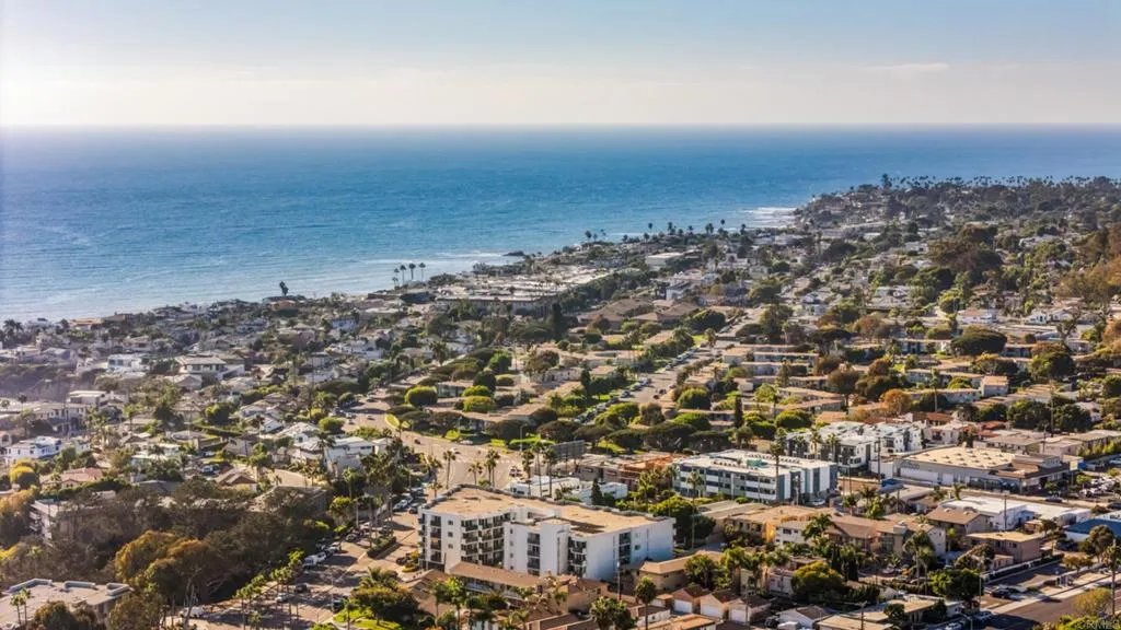https://cdn.realtyfeed.com/cdn/127/307070078/9b3baa18dc9cd6575cfca4a16cfa3d83.webp