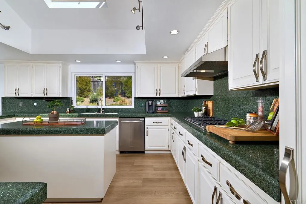 https://cdn.realtyfeed.com/cdn/127/307070111/12c219ca6e90ed329af1267f42e81031.webp
