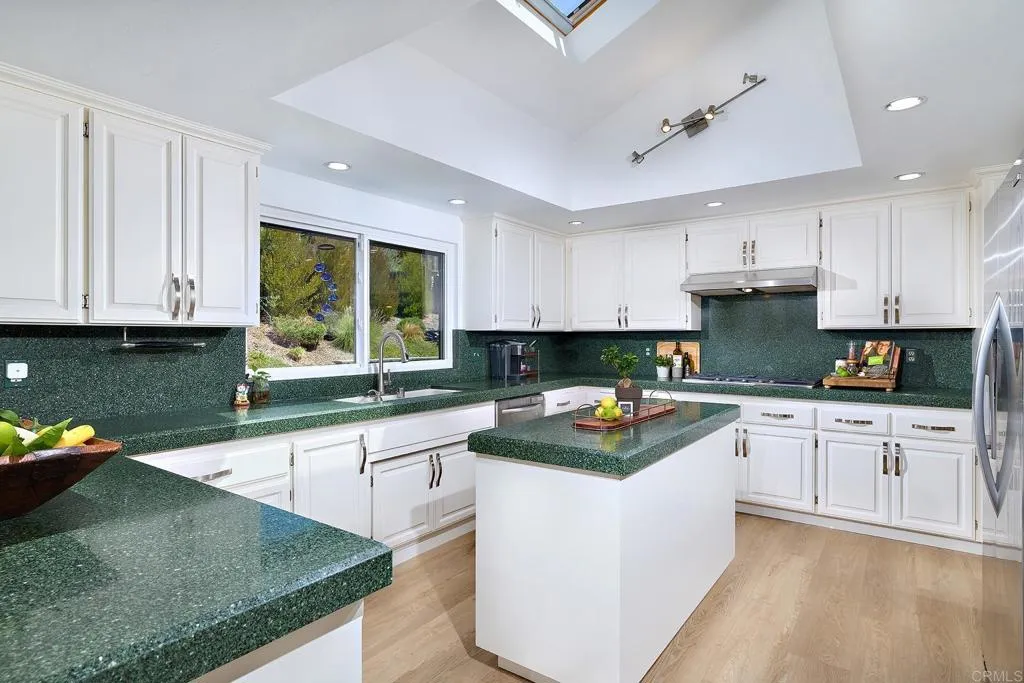 https://cdn.realtyfeed.com/cdn/127/307070111/6c13e769c51e3d9d4d3b17c0626cc3ef.webp