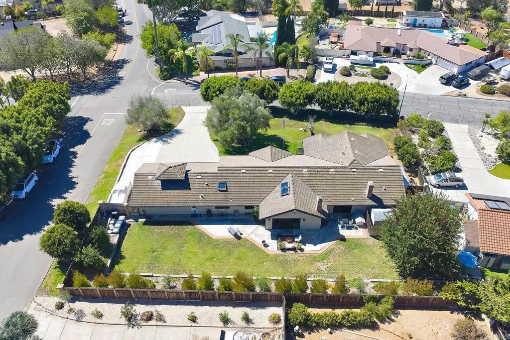 https://cdn.realtyfeed.com/cdn/127/307070111/e13d21bd87d655d13b483a972ec1d3e4.webp