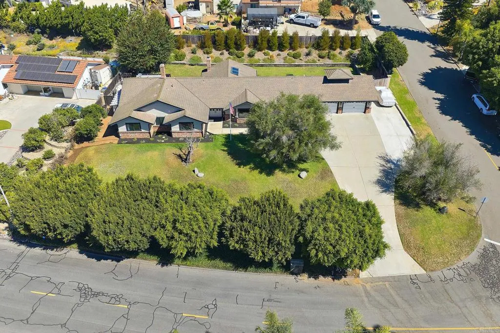 https://cdn.realtyfeed.com/cdn/127/307070111/ee866652d2f56e9b7d8de9115ec1f68d.webp