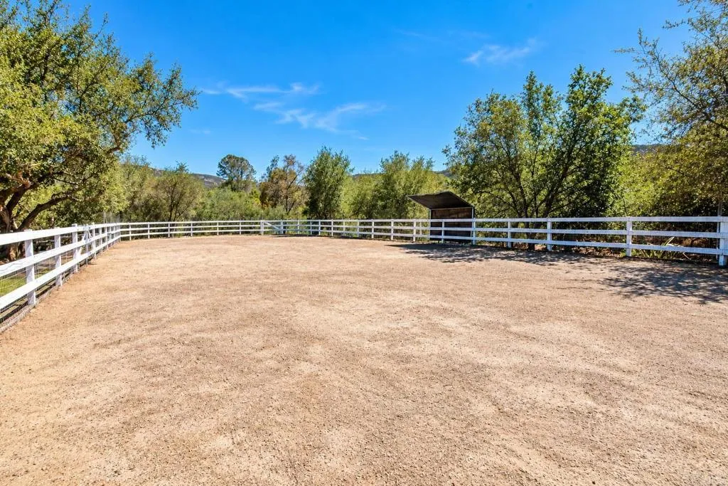 https://cdn.realtyfeed.com/cdn/127/307070121/342e937be1a41f9056963f90e1356cf5.webp