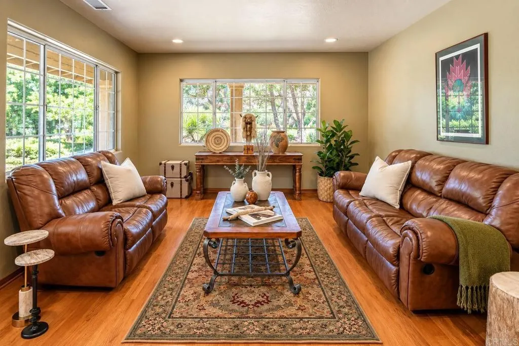 https://cdn.realtyfeed.com/cdn/127/307070121/b578f5f4aaa241b4e5205ec4a967fd8b.webp