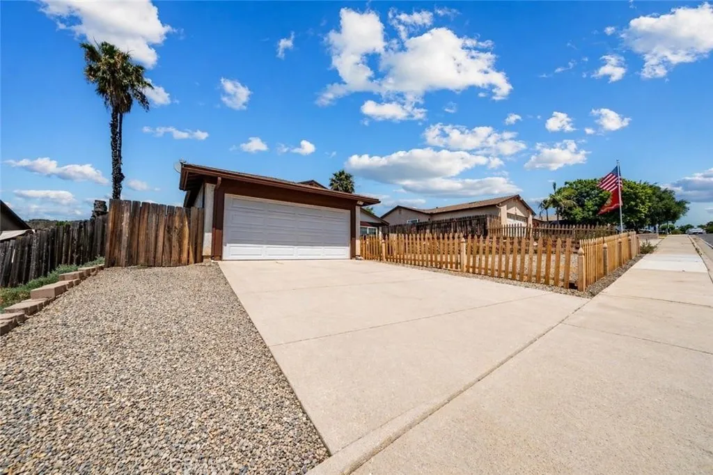 1458 Kent, Escondido, CA 92027 - Photo 4 of 33, Escondido, CA