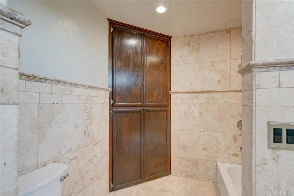 https://cdn.realtyfeed.com/cdn/127/307070308/75f2ddf24594209c15387acc95b4dcd5.webp