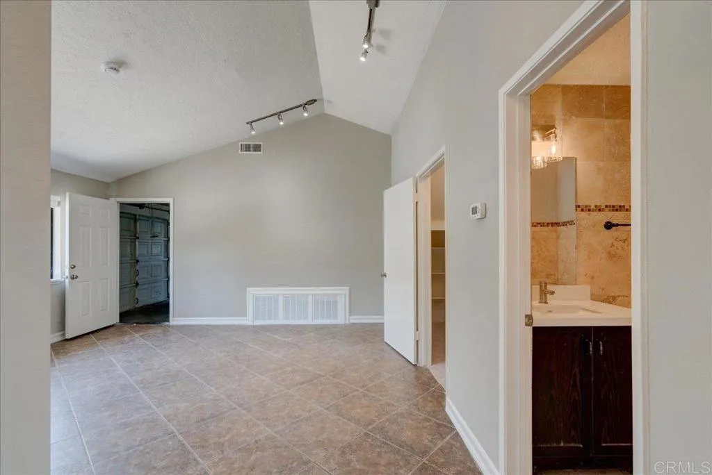 https://cdn.realtyfeed.com/cdn/127/307070308/942e221bddb7587ccfecf0ad2e9bd443.webp