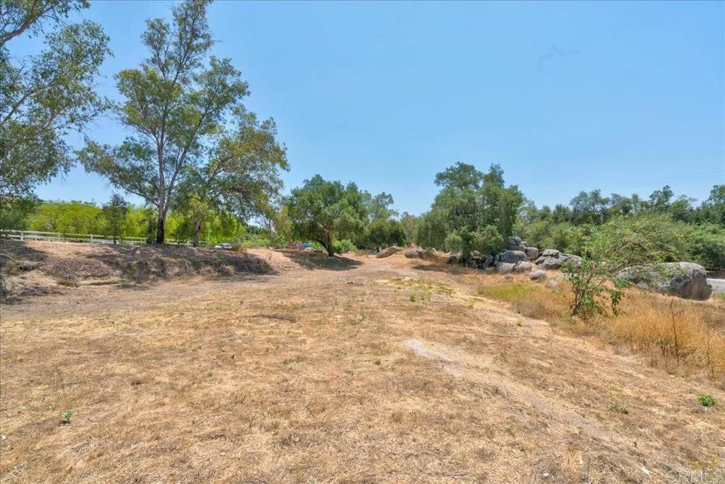 https://cdn.realtyfeed.com/cdn/127/307070308/ade91132469f404f12e8f385bbc0f759.webp