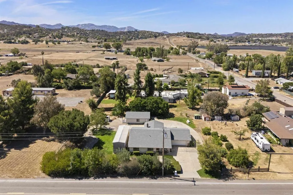 https://cdn.realtyfeed.com/cdn/127/307070391/08d131b6c47647f34cfa359866dd285f.webp