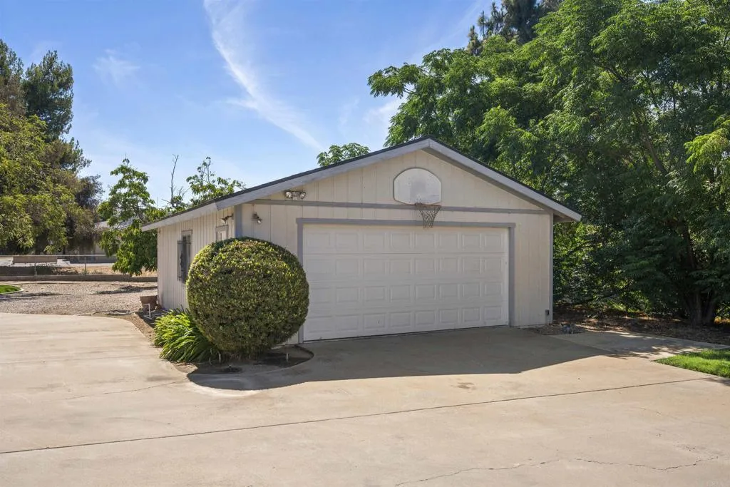 https://cdn.realtyfeed.com/cdn/127/307070391/318a6858bf483ee4c72123c795a91c44.webp
