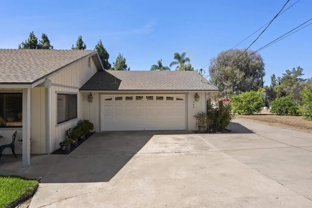 https://cdn.realtyfeed.com/cdn/127/307070391/368cca3d3aefefb3cc505fb3bbd3610c.webp