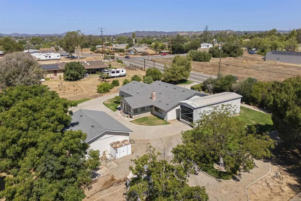https://cdn.realtyfeed.com/cdn/127/307070391/39f05498974d340228c8c5b8cb730437.webp