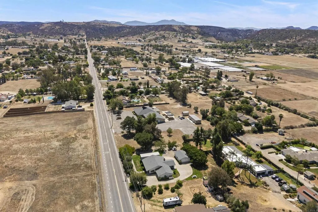 https://cdn.realtyfeed.com/cdn/127/307070391/7c4b4ecee2a700415bdb211459570c02.webp