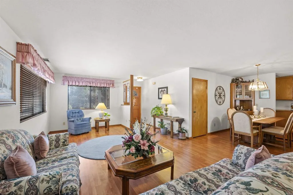 https://cdn.realtyfeed.com/cdn/127/307070391/8bea32a6cc892e372cd7d3f91be5ad45.webp