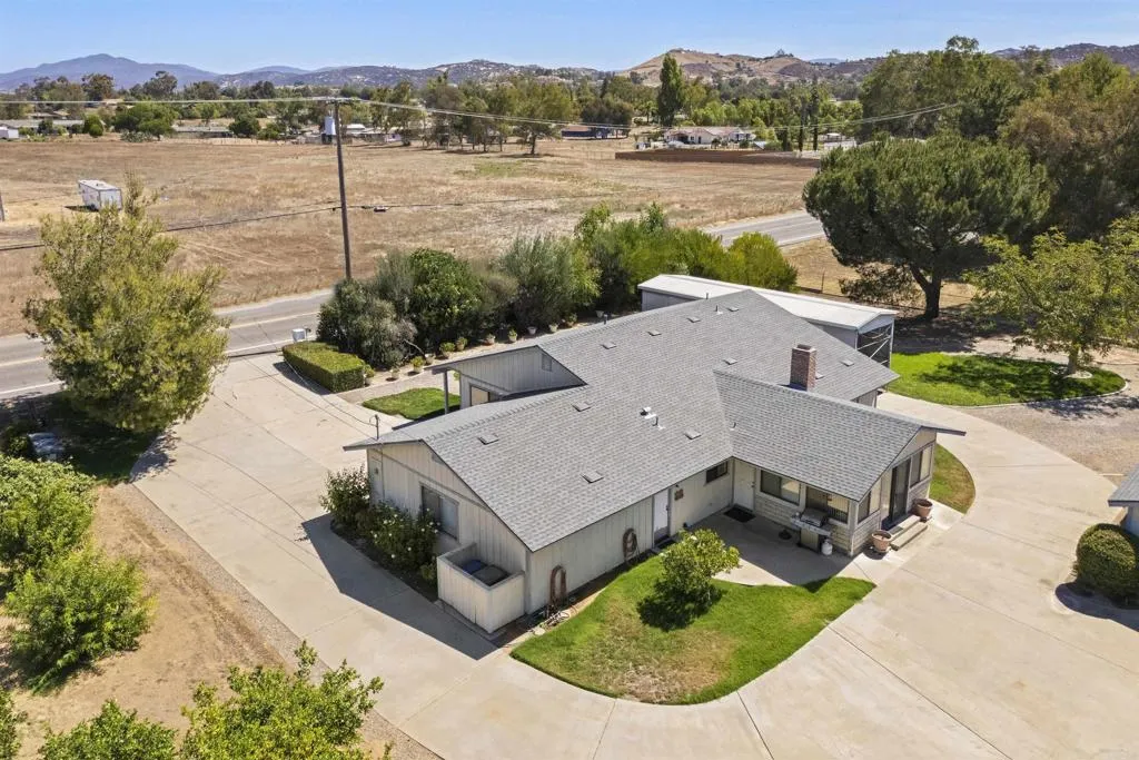 https://cdn.realtyfeed.com/cdn/127/307070391/900e6796777b126207a633f85d6fb4ec.webp