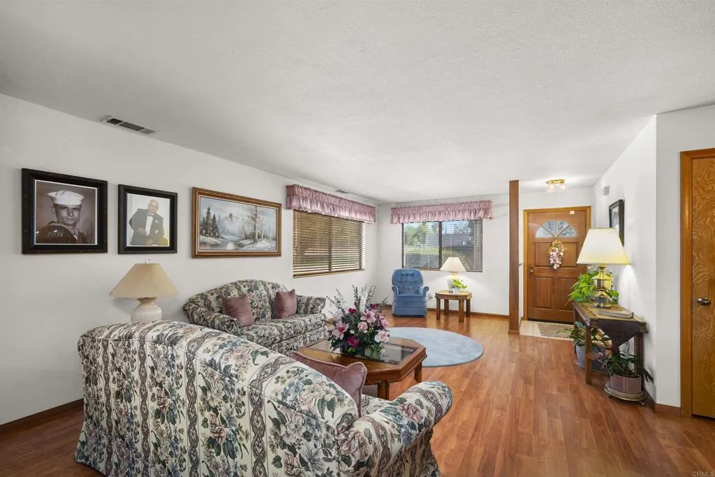 https://cdn.realtyfeed.com/cdn/127/307070391/9ad827c0d8acc3aa1ab74cb2167a8287.webp