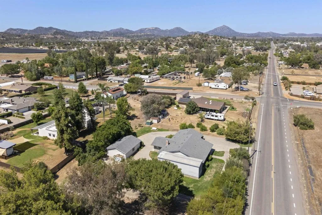 https://cdn.realtyfeed.com/cdn/127/307070391/f1326cc1d33f24078d2d7047154a389a.webp