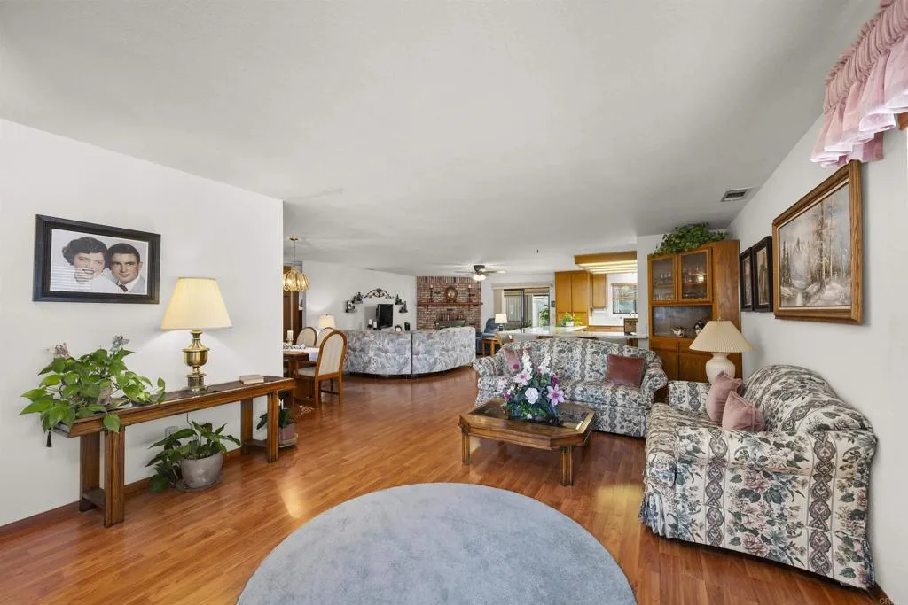 https://cdn.realtyfeed.com/cdn/127/307070391/f6f4672c318f24fb774566d7c39ed90d.webp